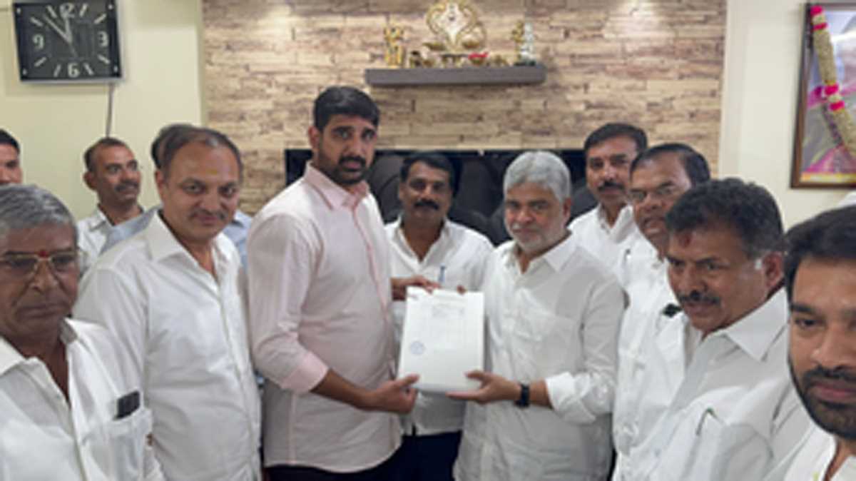 बीआरएस ने काँग्रेस में शामिल हुए विधायक को अयोग्य ठहराने की माँग की